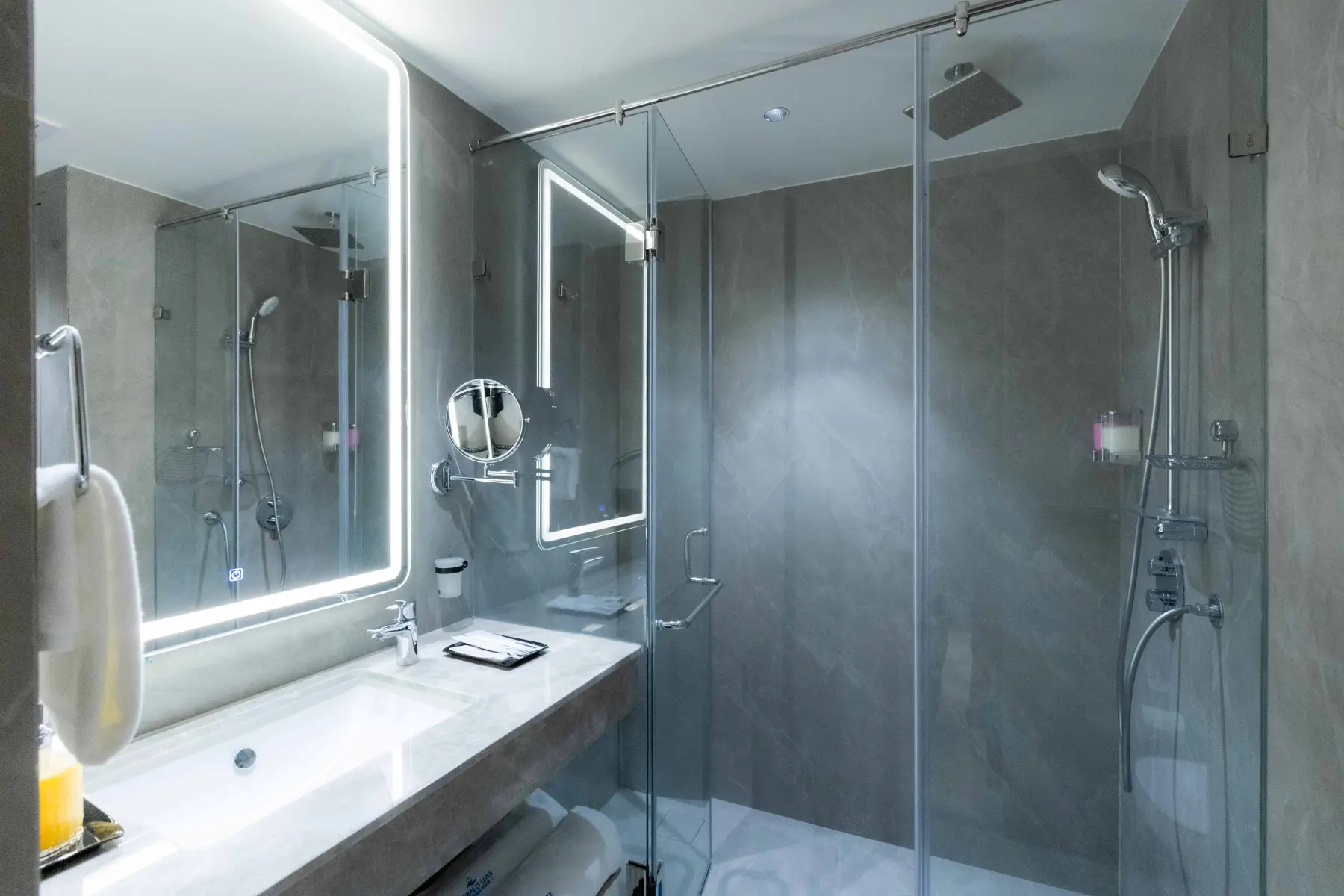 Luxury suite bathroom