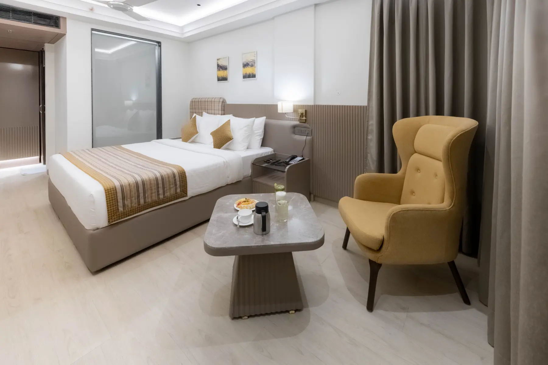 Junior suite living area